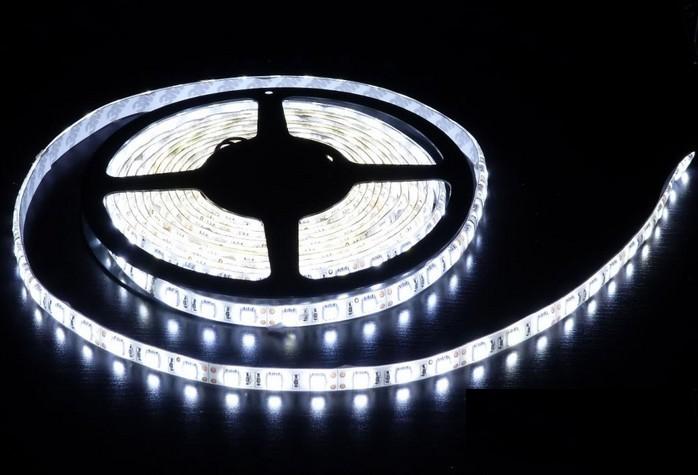 Striscia A Led Impermeabile Bianco Freddo 5050 6000K 12V 300 Led Striscia A Led Impermeabile Bianco Freddo 5050 6000K 12V 300 Led